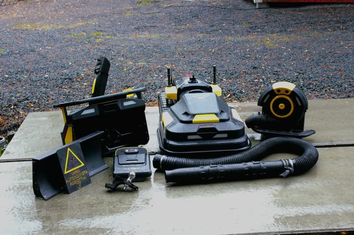 Yarbo Monitoimirobotti, Lumilinko, Lehtipuhallin & Leikkuri image